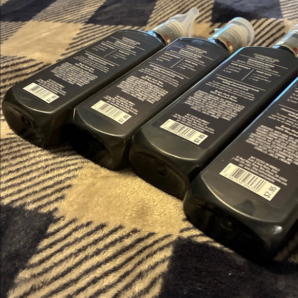 White Barn Mahogany Teakwood Cleansing Gel Hand Soap - Black and Gold (4) - Picture 4 of 4